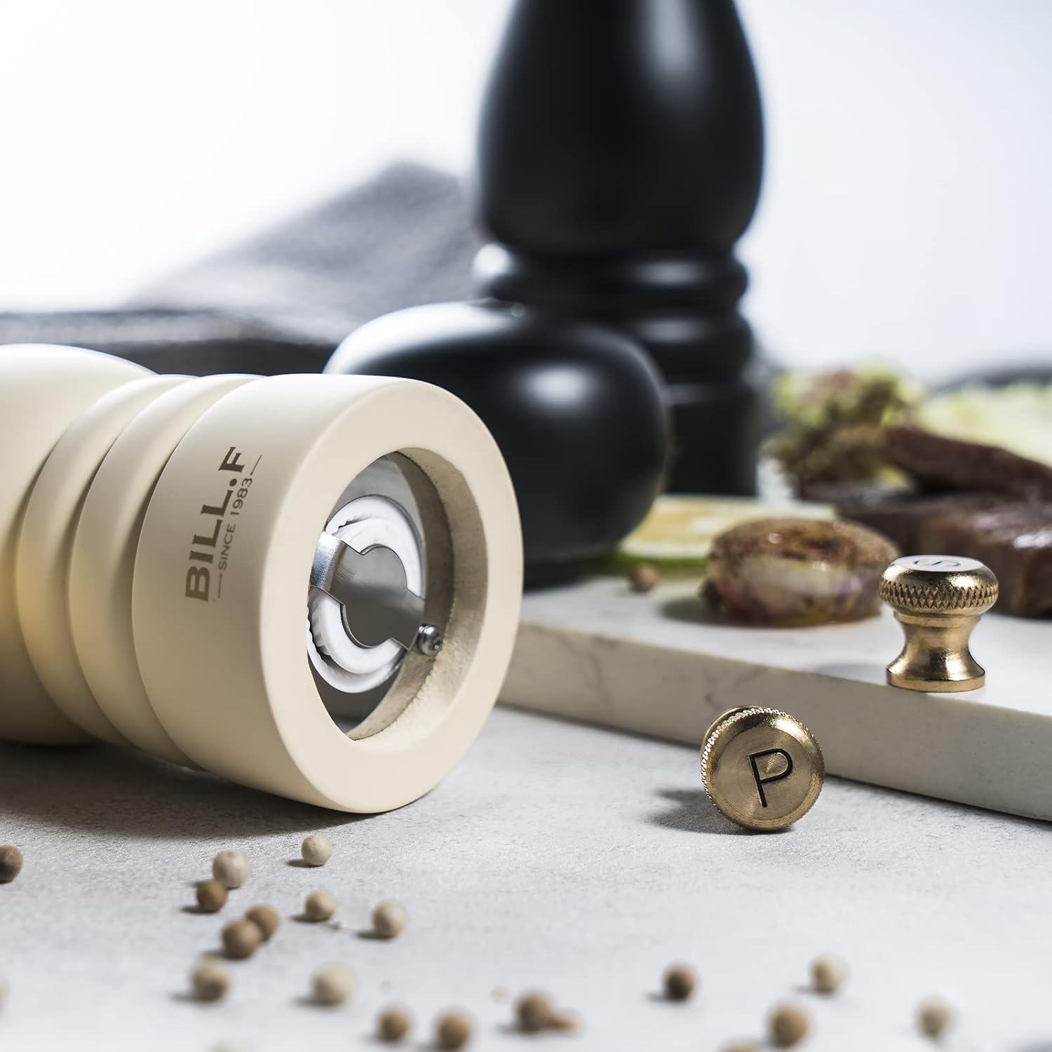 Retro Salt and Pepper Mill Set Luxury Design for Home Use
